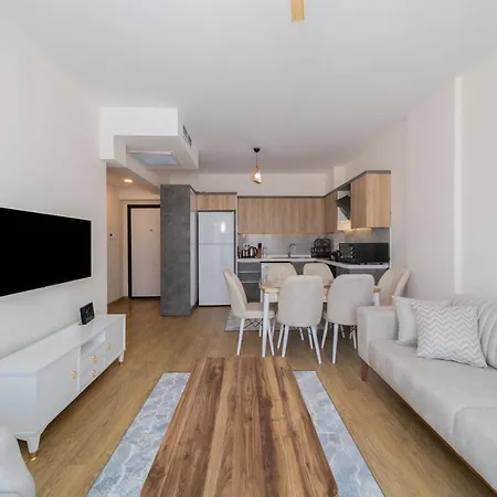 Remarkable Flat With Shared Pool In Kepez אנטליה